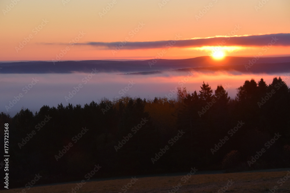 Obraz premium A sunrise on an autumn morning, Sainte-Apolline, Québec, Canada