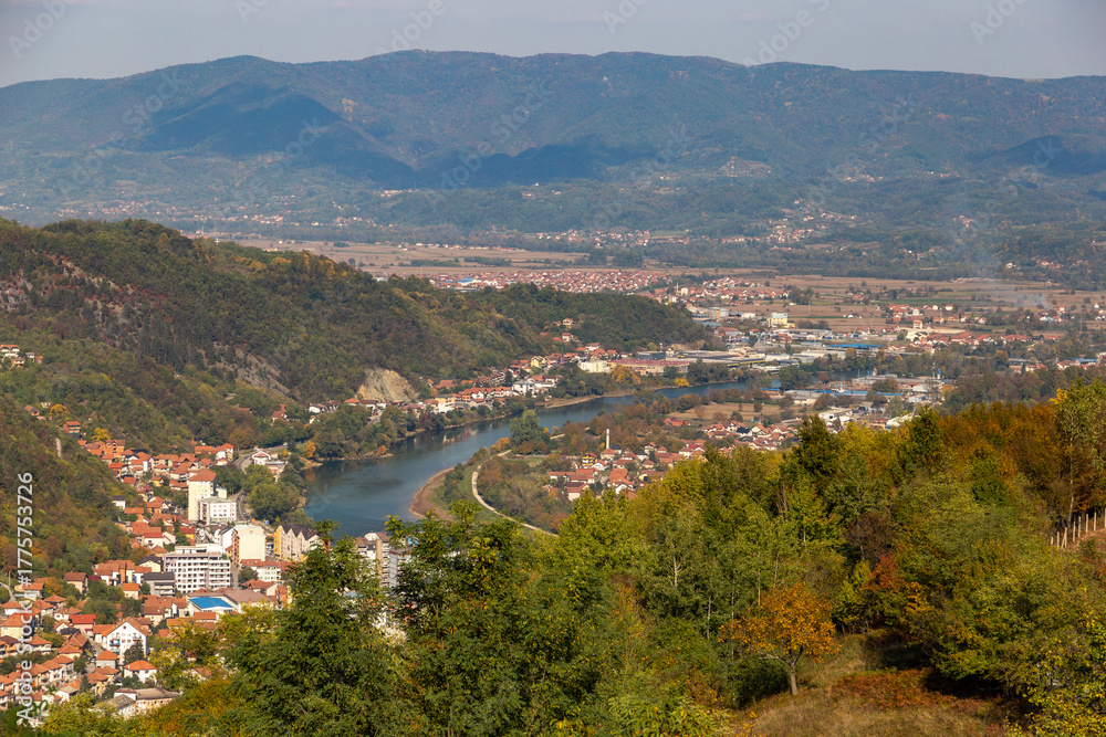 Obraz premium View of the city of Zvornik and the Drina River on a bright autumn day
