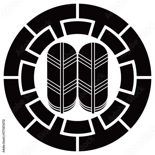 家紋です。大割源氏輪に並び鷹の羽と言います。