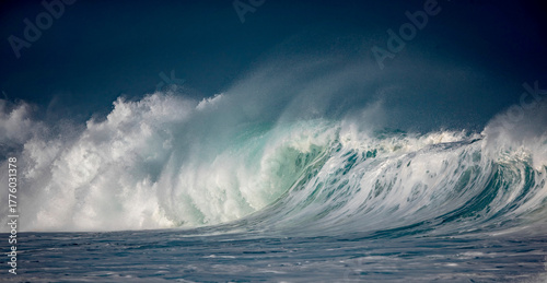 Fototapeta Naklejka Na Ścianę i Meble -  Hawaiian surfing wave shorebreak ocean