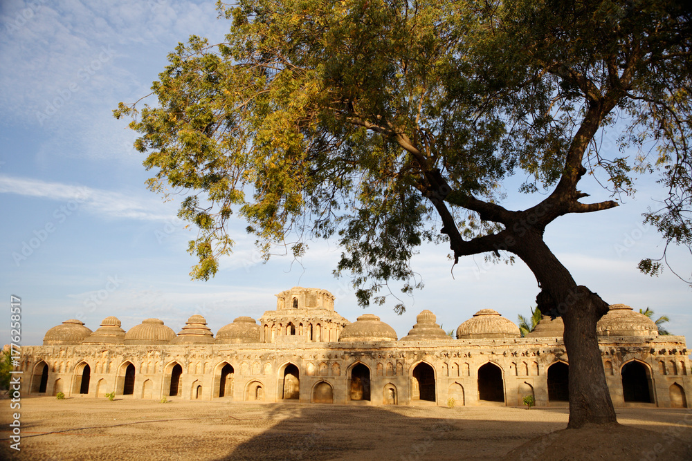 Fototapeta premium ancient hampi ruins