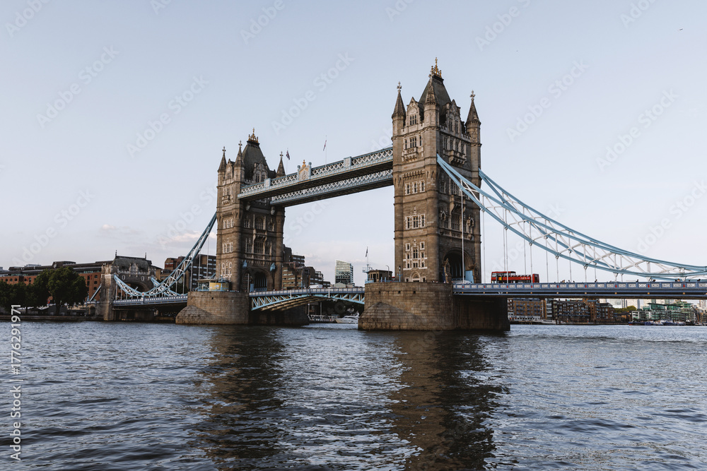 Obraz premium Tower Bridge over River Thames with water reflection