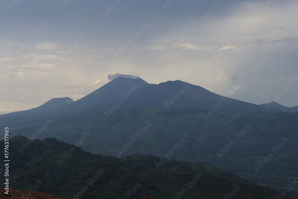 Naklejka premium Volcano Ridge