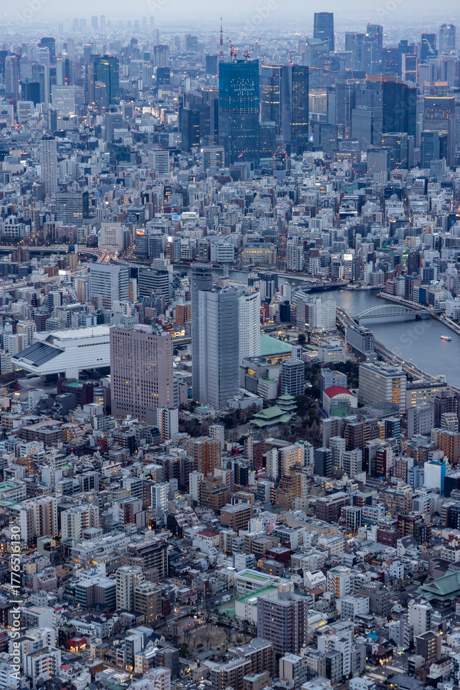 Fototapeta premium Birdview from the The Sakura Skytree tower in Tokyo Japan during twilight. One of World's tallest towers of 634 meters.