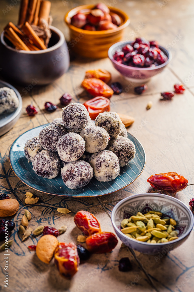 Fototapeta premium Homemade paleo energie balls, gluten and sugar free snacj for Christmas