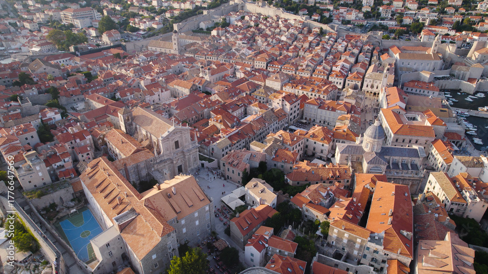 Obraz premium Aerial View of Dubrovnik Old Town Featuring Dubrovnik Cathedral and Church of Saint Ignatius