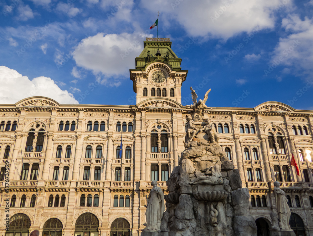 Obraz premium Town Hall, Unity of Italy Square, Trieste