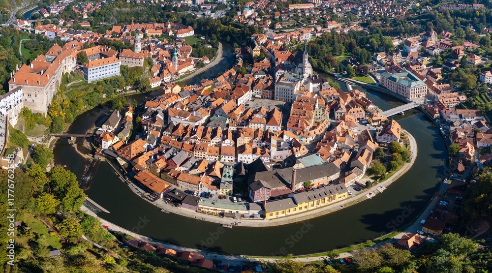 Φωτογραφία drone view of the Vltava River Bend and the old town centre of Cesky Krumlov