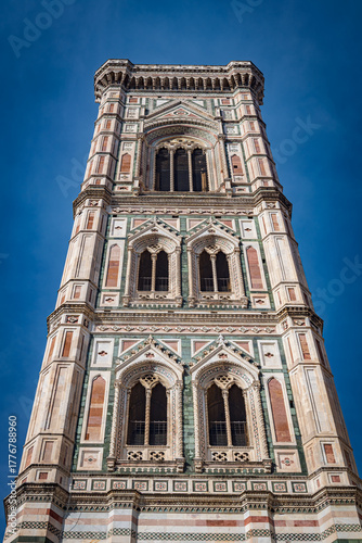 Photos the facade of the cathedral of santa maria del fiore in florence