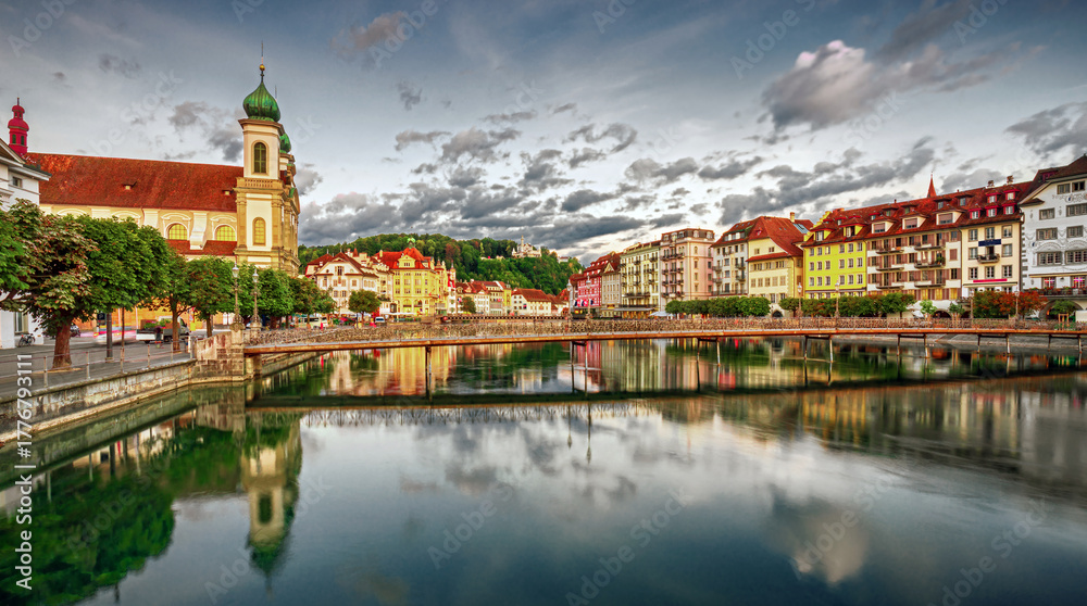 Fototapeta premium lucerne, lucerne, switzerland, sightseeing, alps, architecture, attraction, bridge, center, chapels, europe, famous, historic, history, iconic, lake, landscape, mountain, panorama, picturesque, postca