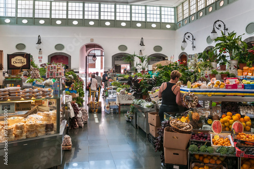 Markthalle mit frischem großen Angebot