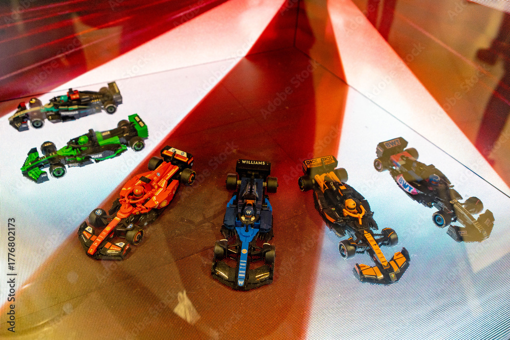 Naklejka premium London, UK: Formel 1 Lego Autos, ausgestellt im Lego Store in London