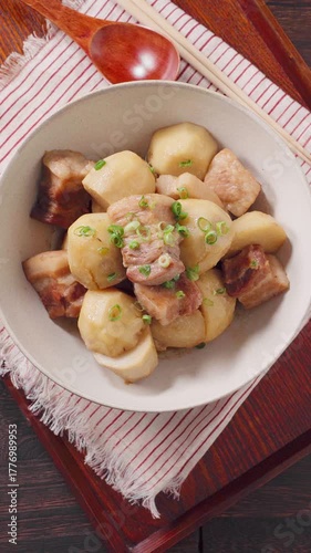里芋と豚バラ肉の煮物｜家庭の和食主菜