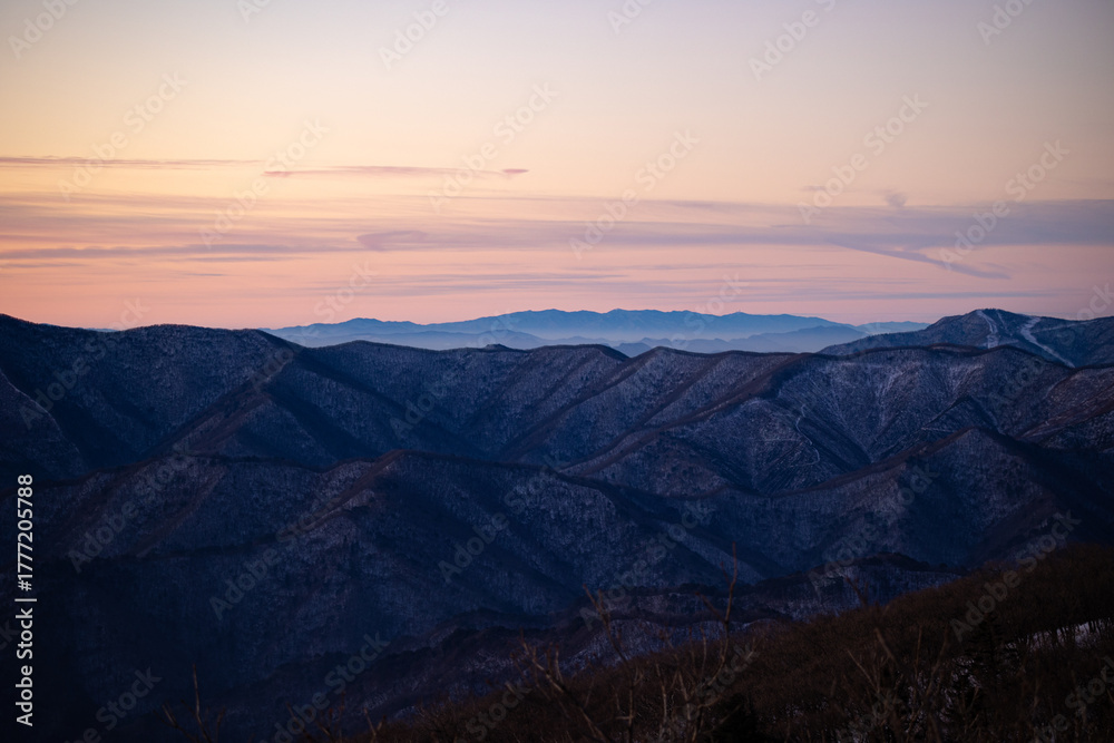 Fototapeta premium sunset in the mountains