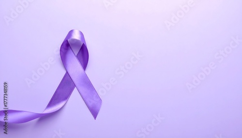 Lazo morado sobre fondo lila símbolo de apoyo y concienciación en la lucha contra la violencia de género y el Alzheimer