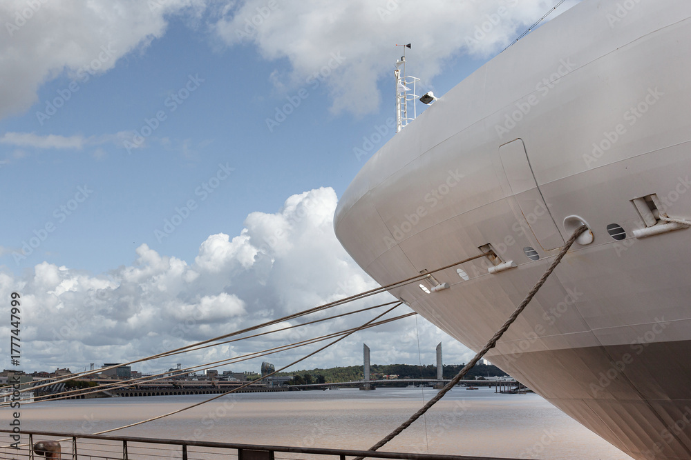 Obraz premium Stopover on the Garonne River cruise in France