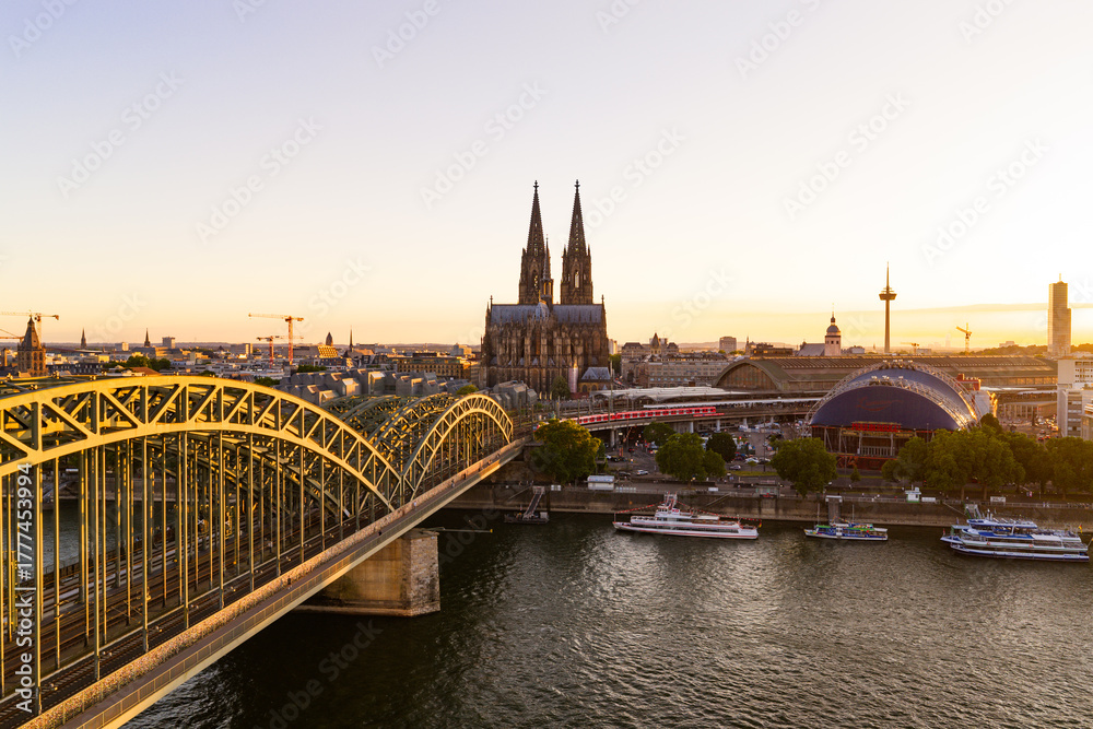 Naklejka premium Cologne Cityscape during summer