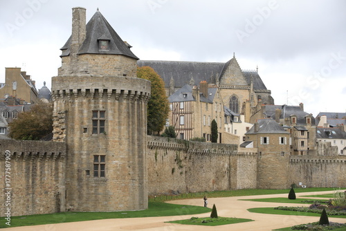 Fototapeta Naklejka Na Ścianę i Meble -  city and castle of vannes, bretagne,, france