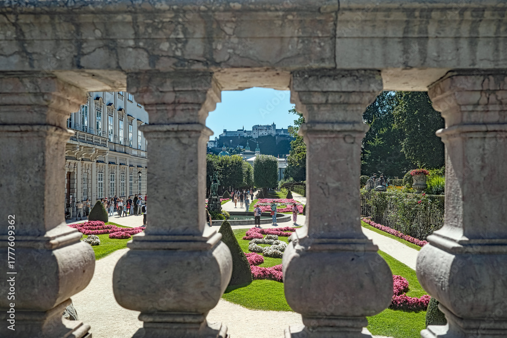 Fototapeta premium Blick auf den Mirabellgarten
