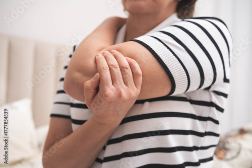 Obraz na plátně Muscle aches. Adult woman has pain in arm muscles.