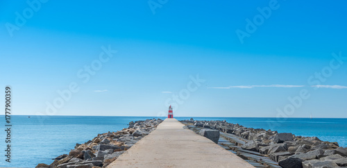 Phare de la ville de Portimao, ville balnéaire du sud du Portugal en Algarve.