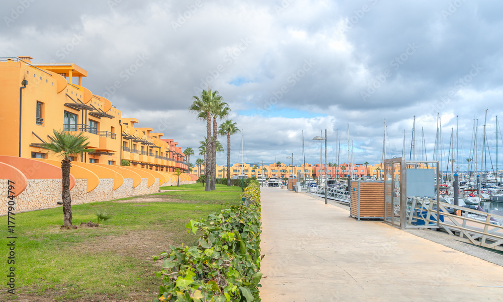 Obraz premium Marina de la ville de Portimao, ville balnéaire du sud du Portugal en Algarve.