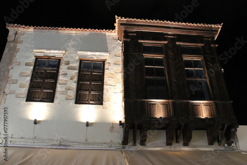 Fototapeta Naklejka Na Ścianę i Meble -  old habitation buildings in rethymno in crete in greece 