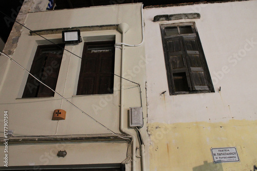 Fototapeta Naklejka Na Ścianę i Meble -  old habitation building in rethymno in crete in greece 