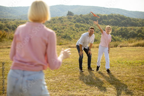 Friends enjoy playing frisb...