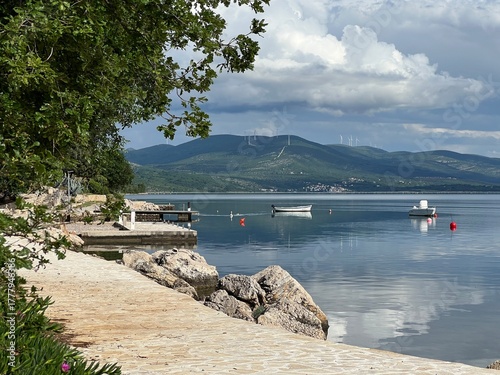 Promenade along the Adriatic Sea and beach in the Dalmatian tourist resort of Maslenica (Zadar, Croatia) - Šetnica uz Jadransko more i plaža u turističkom dalmatinskom naselju Maslenica (Hrvatska)