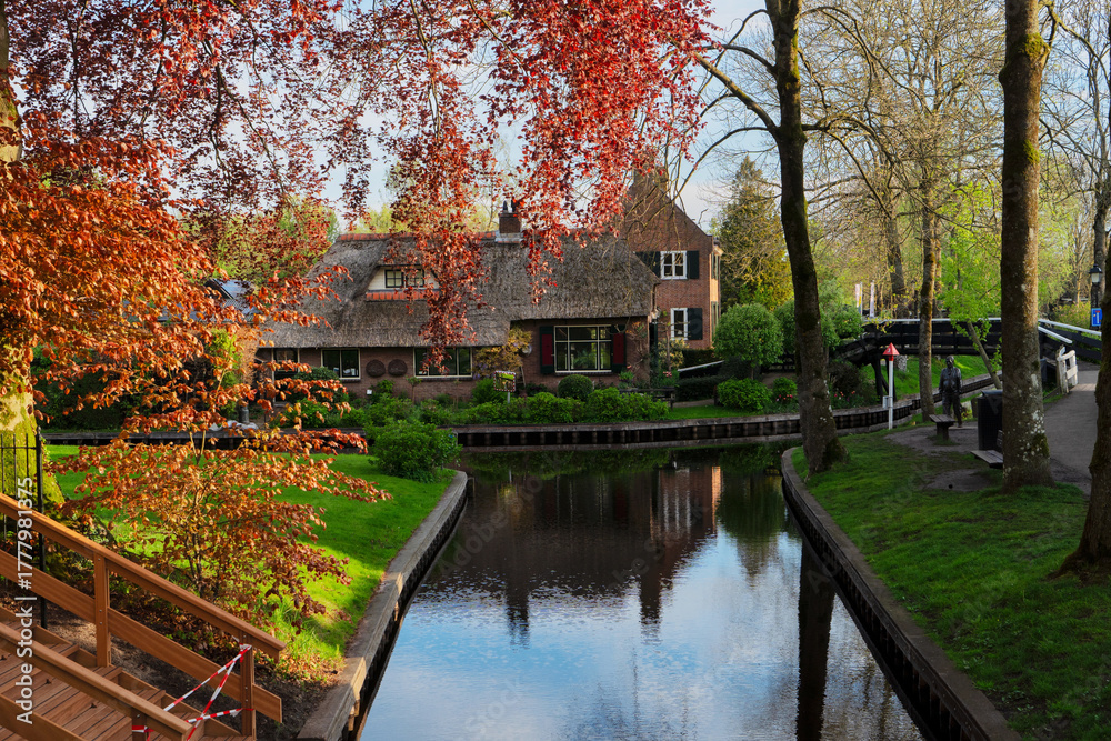Fototapeta premium rural dutch traditional country small old town Giethoorn with canals, Netherlands