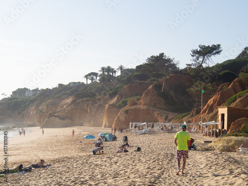 Bizarre Gesteine in der Algarve