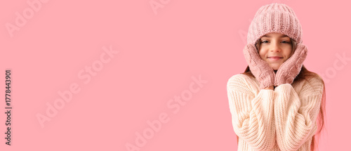 Cute little girl in winter ...