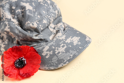 Poppy flower with uniform o...