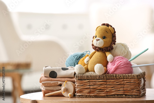 Crochet lion toy with yarn ...