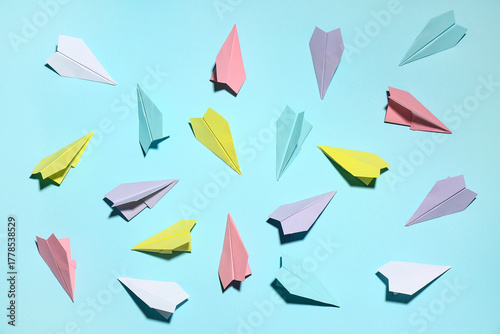 Colorful paper planes on bl...