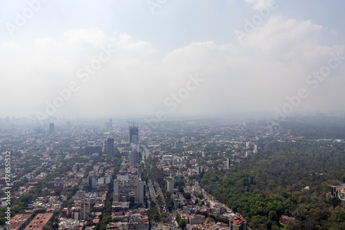 Vista aérea de la Ciudad de México, Paseo de la Reforma
