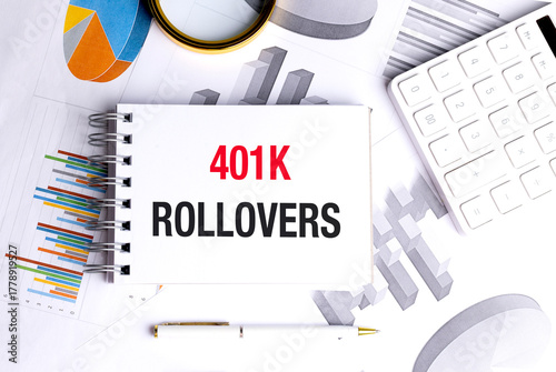 Tableau sur toile 401k rollovers text on notepad with financial charts, calculator and pen on whit