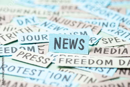 Papier peint News, freedom of press and journalism, censorship, free speech and social media,