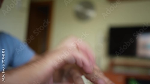 Demonstration of Hand Movements That Illustrate Various Techniques for Cracking Knuckles