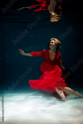 Aquatic dance power, Graceful swimming with confident movement