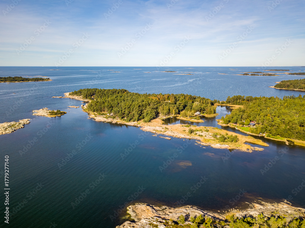 Obraz premium Aerial view of tranquil blue sea and small green islands in Finland — scenic coastal landscape from above, minimal and peaceful nature background for travel, environment, and design concepts