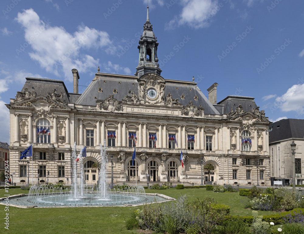 Fototapeta premium Hôtel de ville de Tours en France