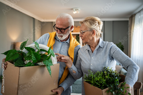 Photos Senior couple unpacking moving boxes in new home