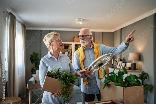 Canvastavla Senior couple moving to new home unpacking boxes