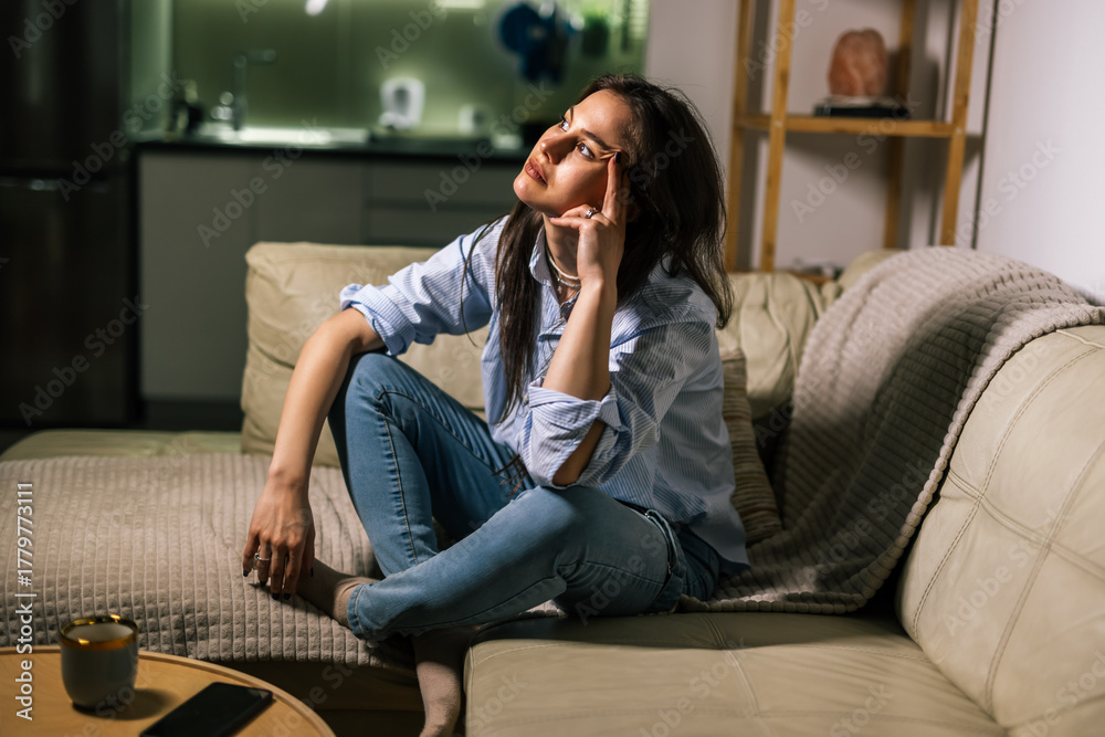 Obraz premium Young woman struggling with depression at home