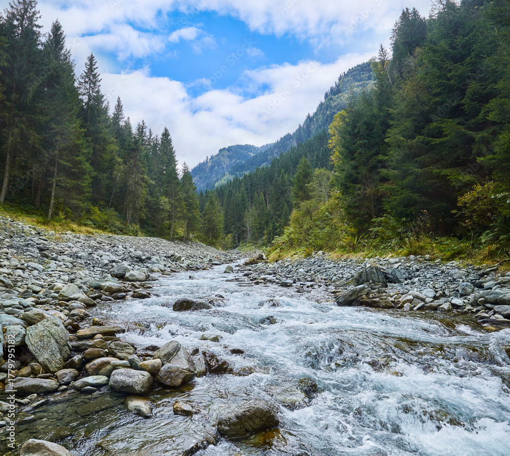 Obraz premium Schöner Blick in das Hollersbachtal bei Bramberg in Österreich.