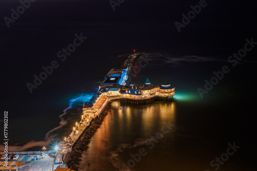 atardecer y hora azul en lima, miraflores