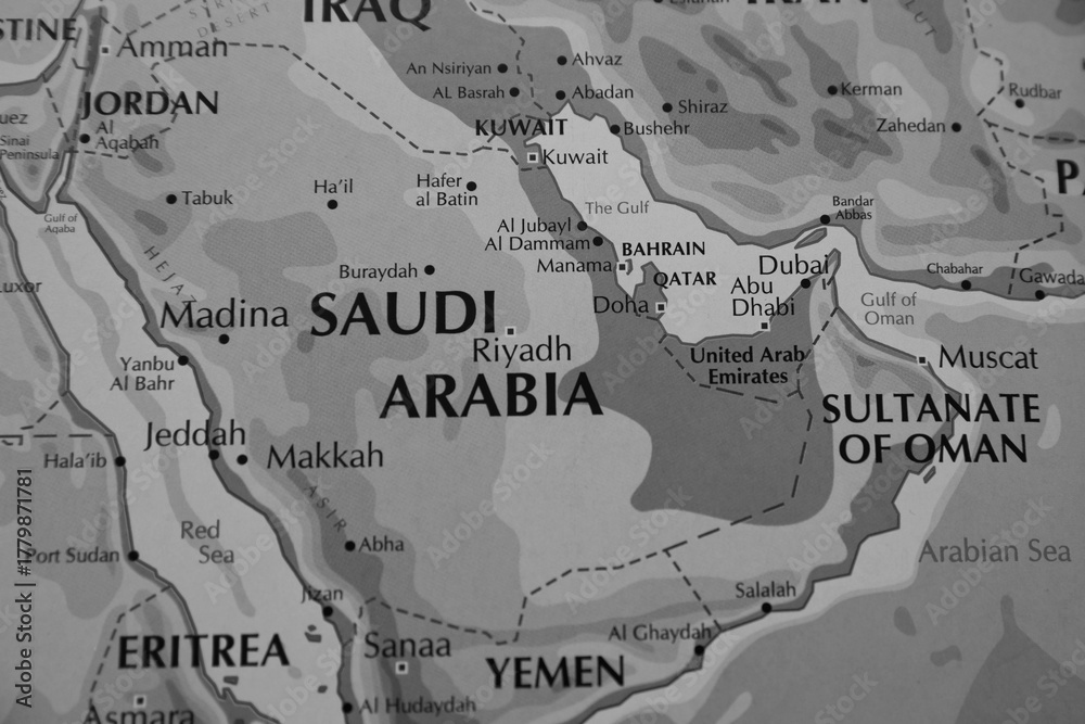 Naklejka premium map of saudi arabia with neighbouring countries, yemen red sea suez canal, gulf of oman
