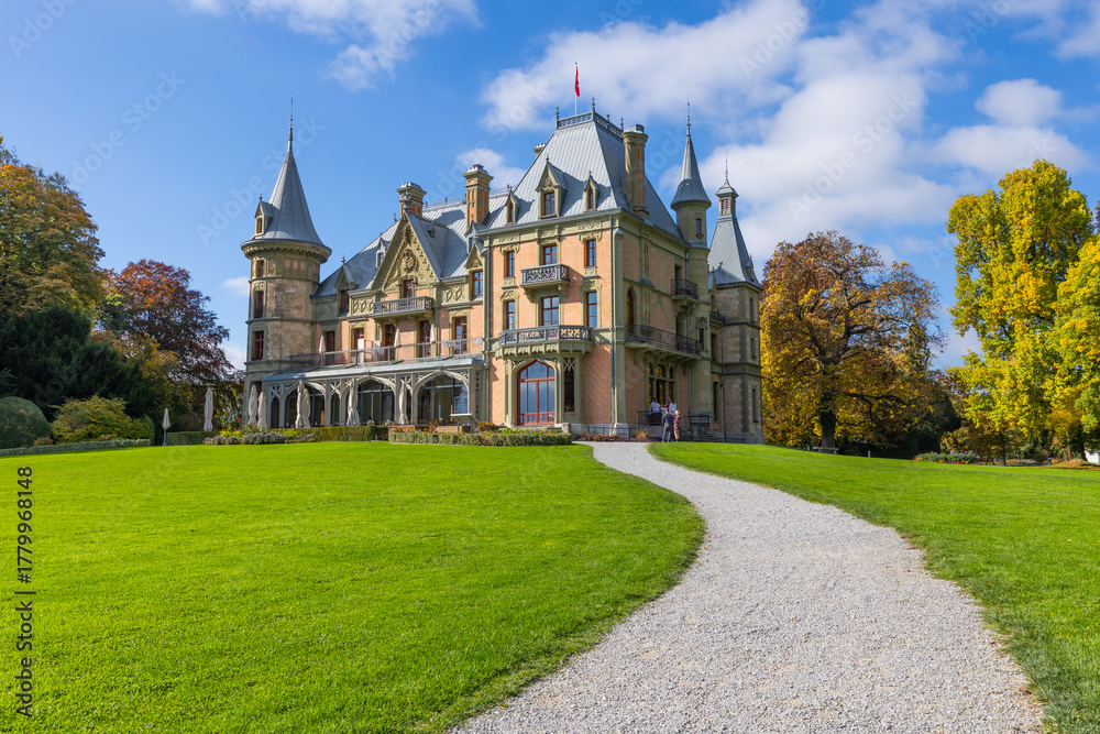 Fototapeta premium Picturesque Castle Schadau at lake Thun, Switzerland